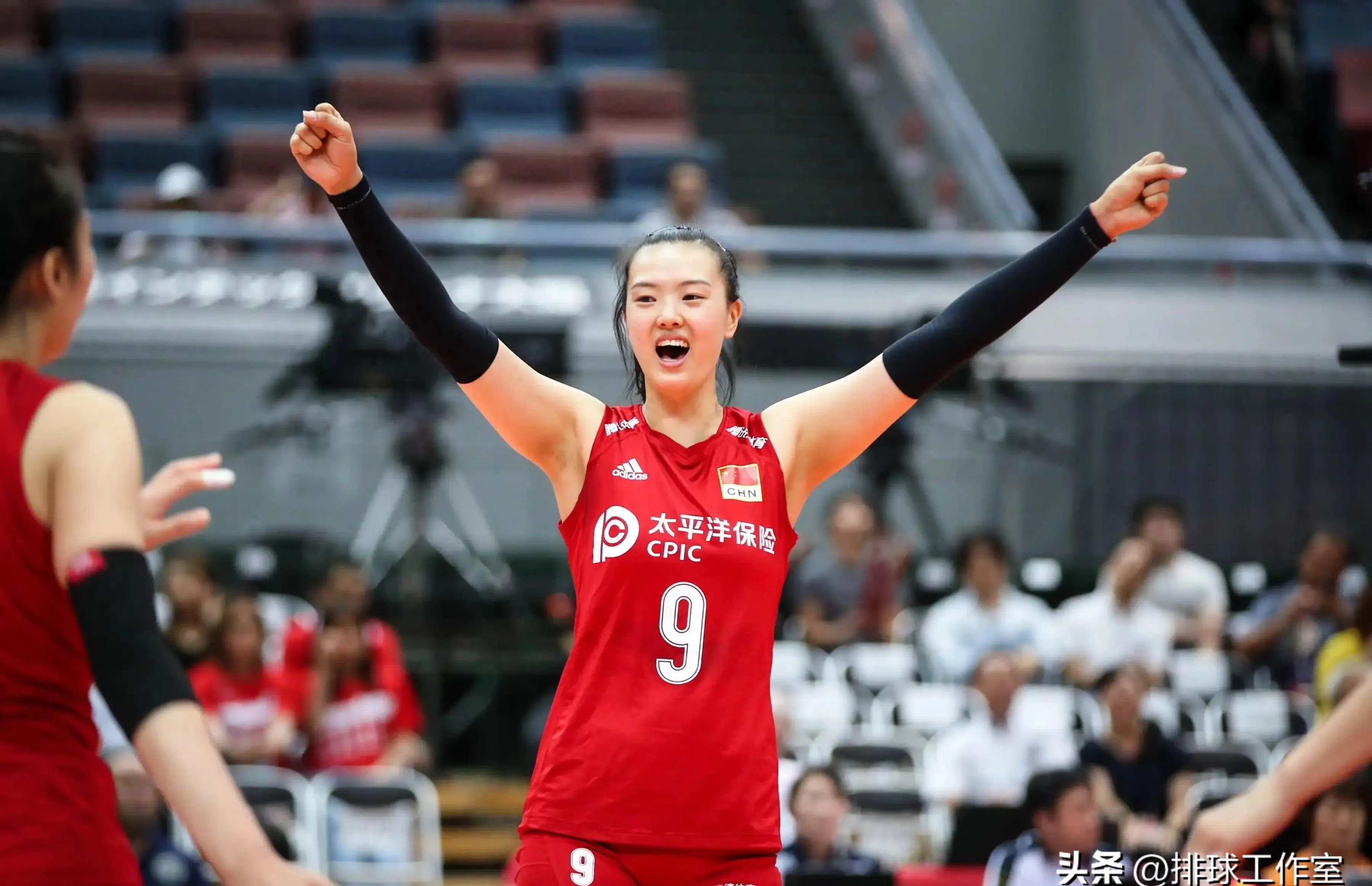 中国女排刷新世界纪录，海港教练激动落泪！